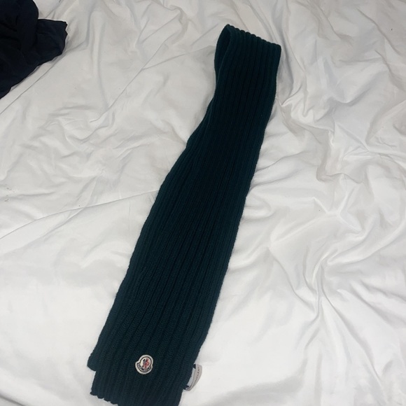 Moncler scarf - Picture 3 of 5